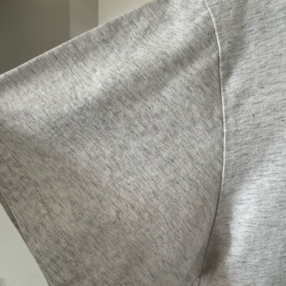 New Balance Grey Tee - Picture 4 of 9